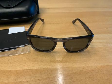 Persol slnečné okuliare sivé unisex, 