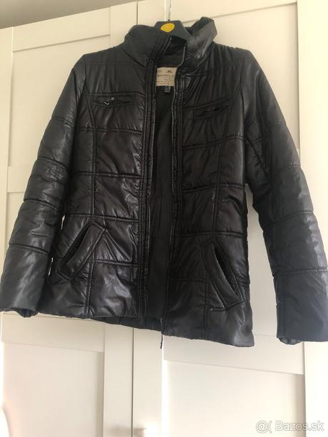 Cierna vypasovana bunda, 38