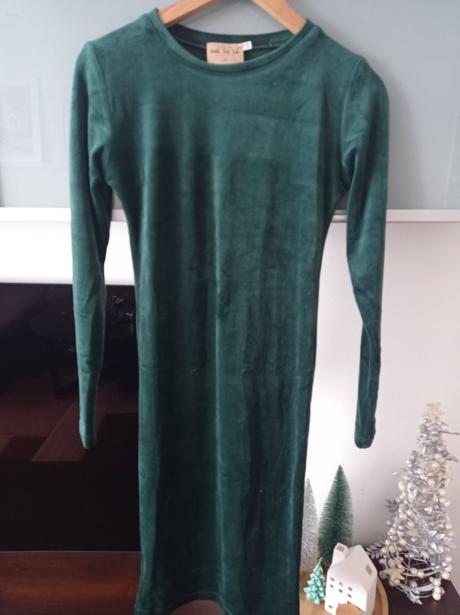 Šaty zamatové tmavozelené, s