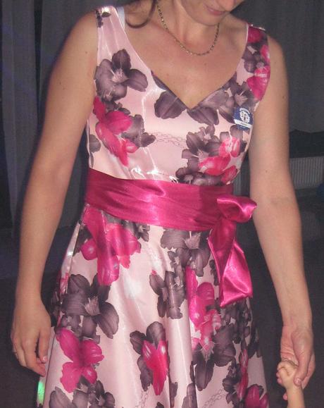 Spolocenske saty cyklamen kvety, 40