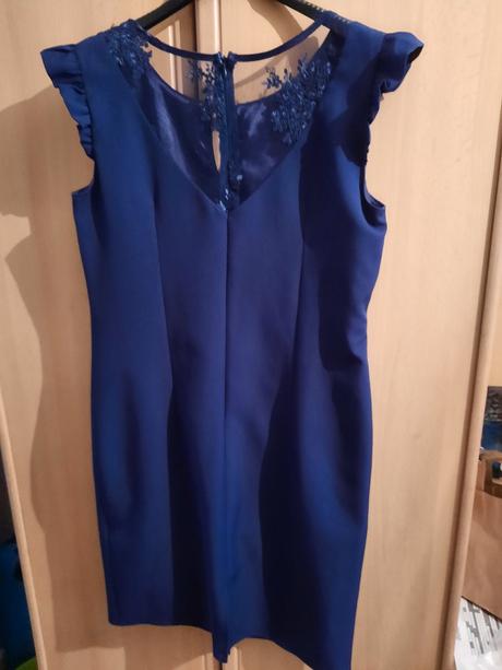 Tmavomodré šaty, 38