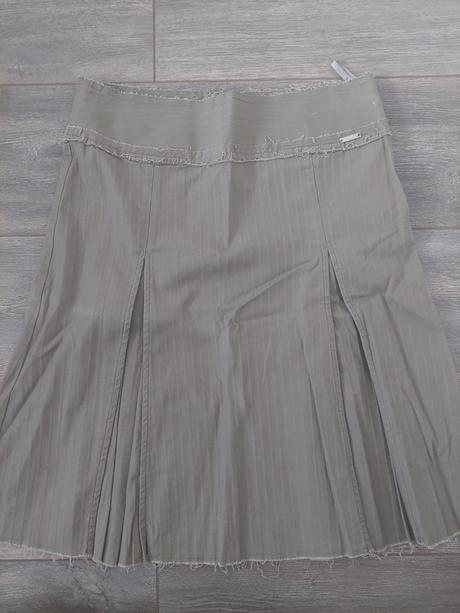 Sukna, river island,38