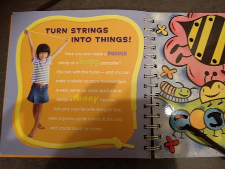 Anglická kniha amazing lacing - navliekanie šnúrky,