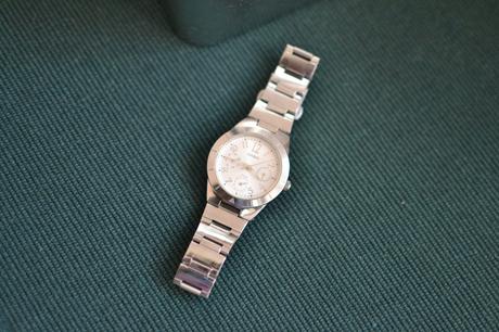 Dámske strieborné hodinky s dátumom casio, casio