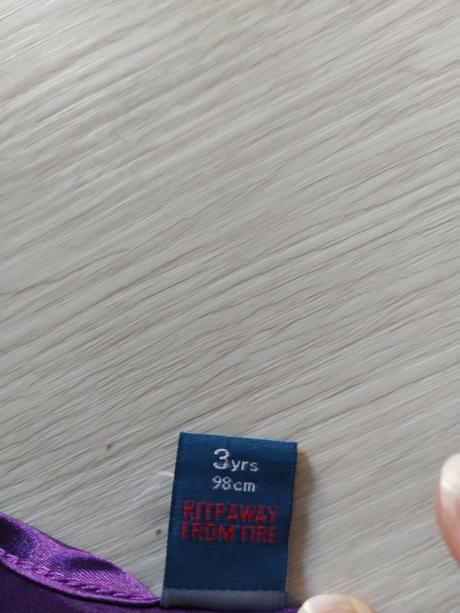 Satenove volanikove šatky. 3 rolky, tu,98