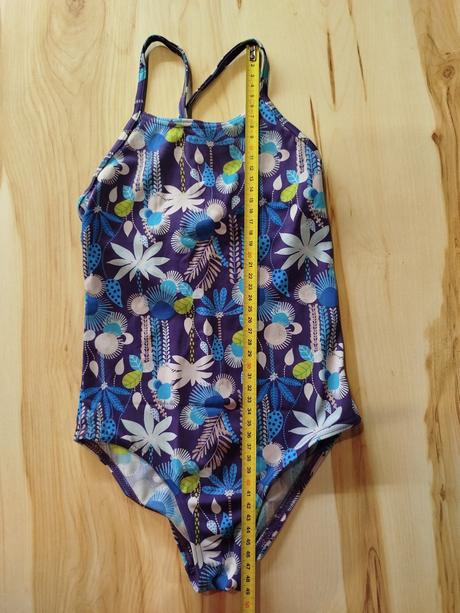 Jednodielne plavky, 122