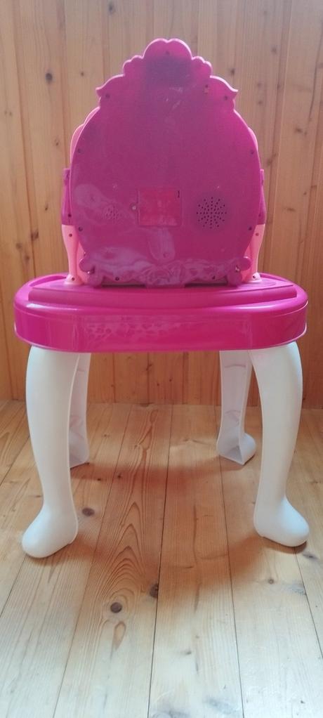 Stolík pre dievčatá, 