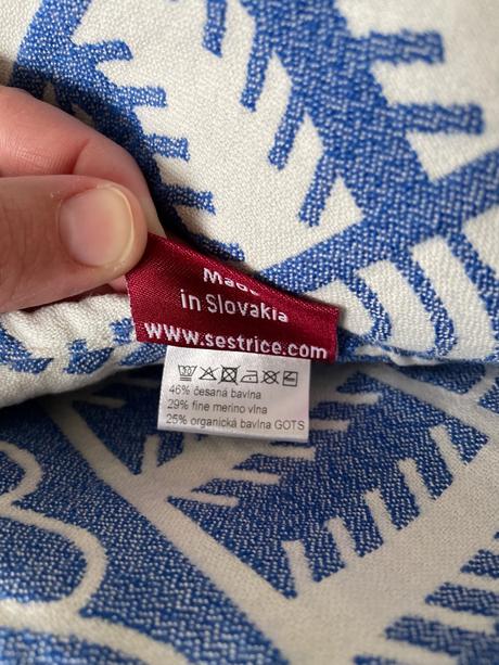 Šatka sesric modranská, sestrice