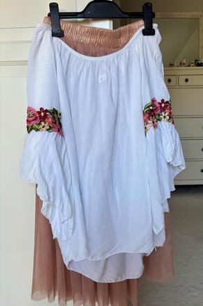 Jemnučká blúzka na ramená,