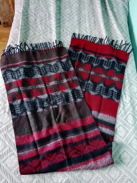 Šál červenomodrý, 