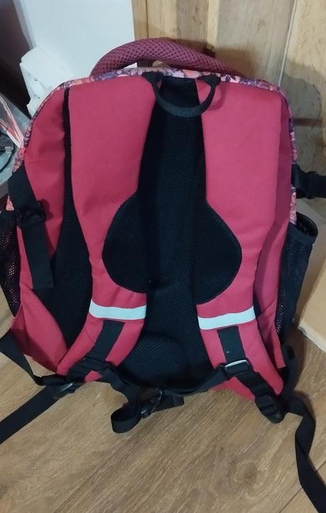 Školská taška + vrecúško grátis, 