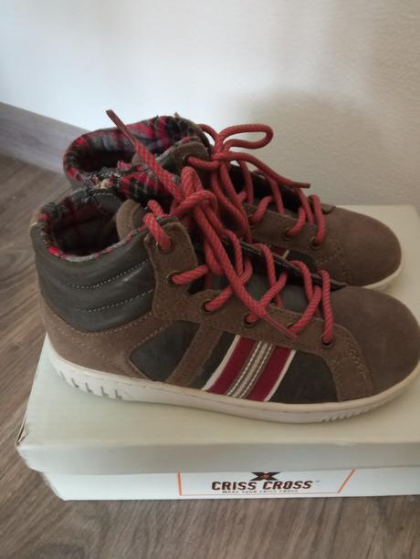 Nenosené chlapčenské topánky, 32