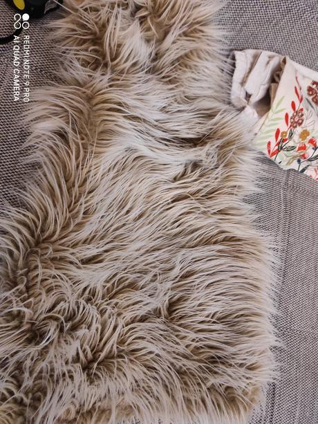 Chlpatá vesta so zipsom a kapucňou, cherokee,116