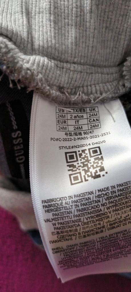 Kraťasy guess, guess,92