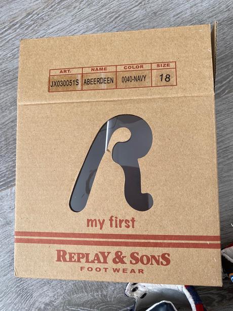 Replay capacky, replay,18