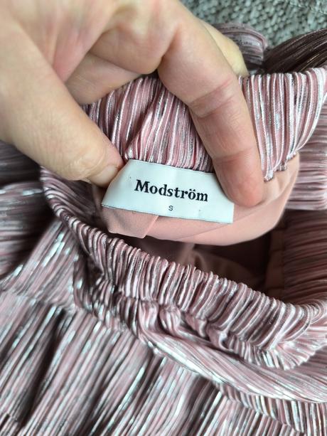 Slávnostná trblietavá sukňa,