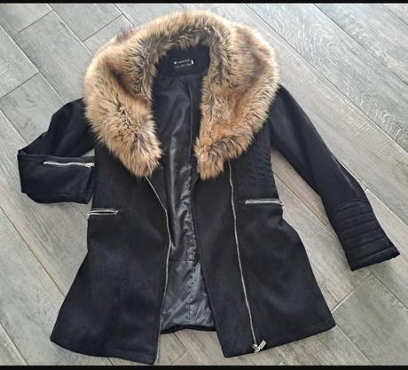 Kabát s okrasnou kožušinkou, s