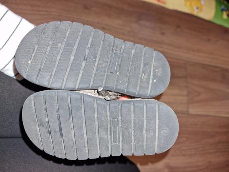 Prechodne topanky, 21