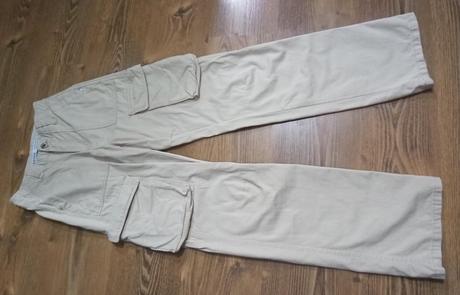 Kapsáče krémové, takmer nenosené, bershka,32