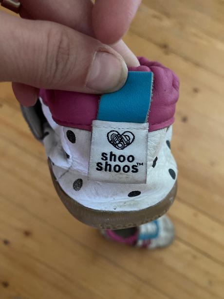 Capacky, shooshoos,25