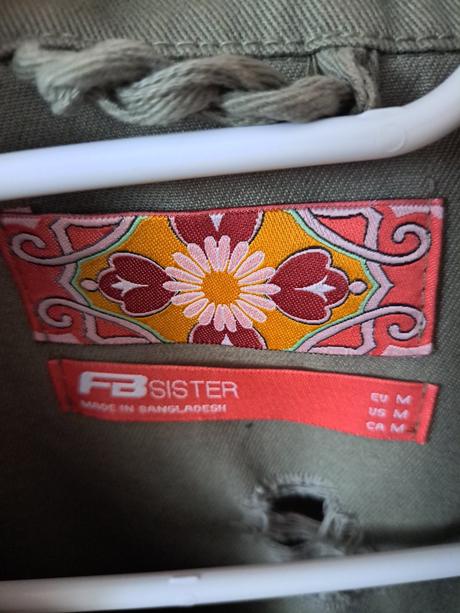 Rifľová bunda so strapcami - m, m