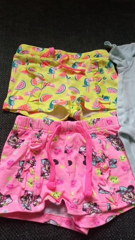 Krátke nohavice a body, 86