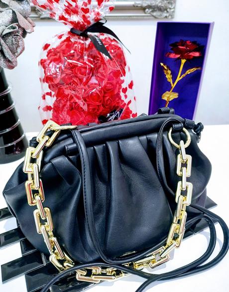 Kabelka s retiazkou,