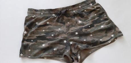 Šortky, s