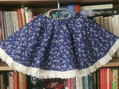 Folklorna mama a dcera sukna 98 a 42, 86–98