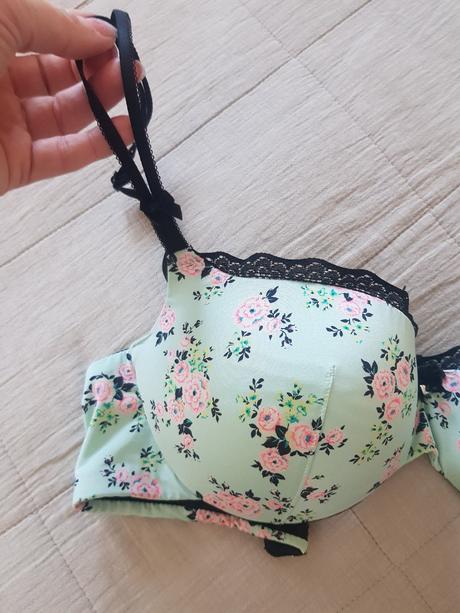 Kvietkovaná podprsenka h&m, č.80c, h&m,80c