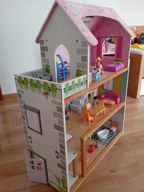 Domček pre bábiky, 