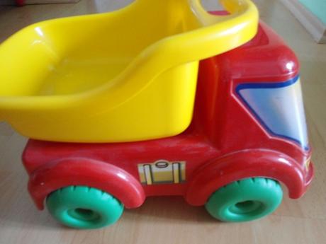 Velke plastove auto, 