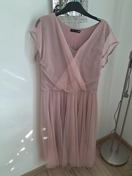 Spoločenské šaty, 42