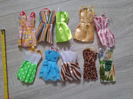Šaty pre bábiky typu barbie,