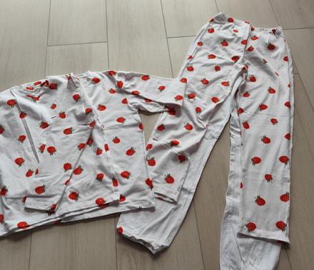 Predam dievcenske pyzama, 
