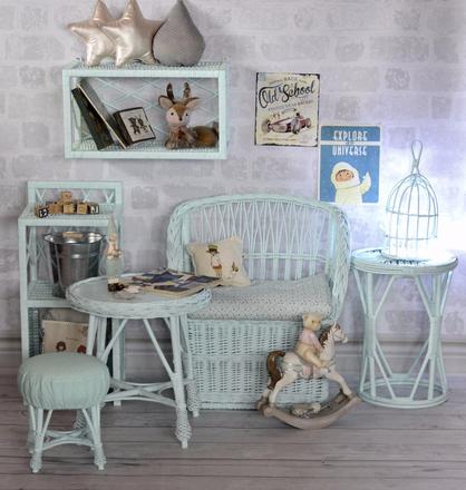 Prútený nočný stolík, 