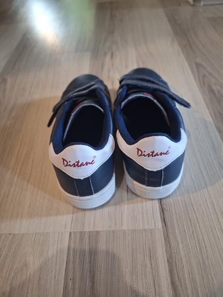 Nenosene topanky, 32