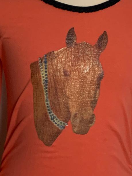 Tričko s motívom koňa, 122