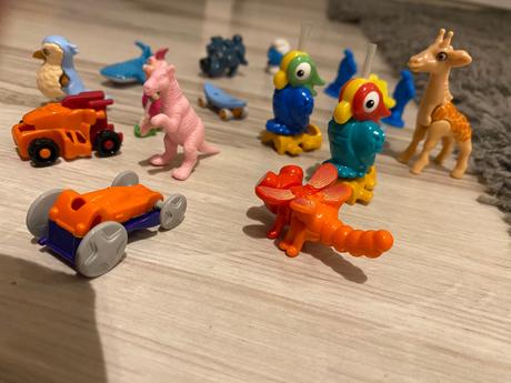 Mini hračky kinder vajce 17 kusov,