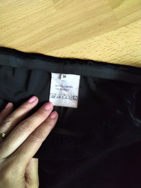 Dlhá zamatova sukňa, 38