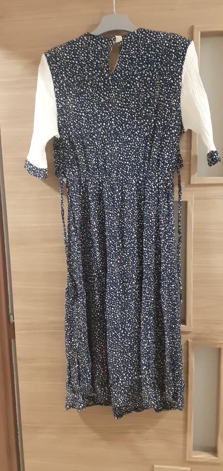 Šaty s výšivkou, m