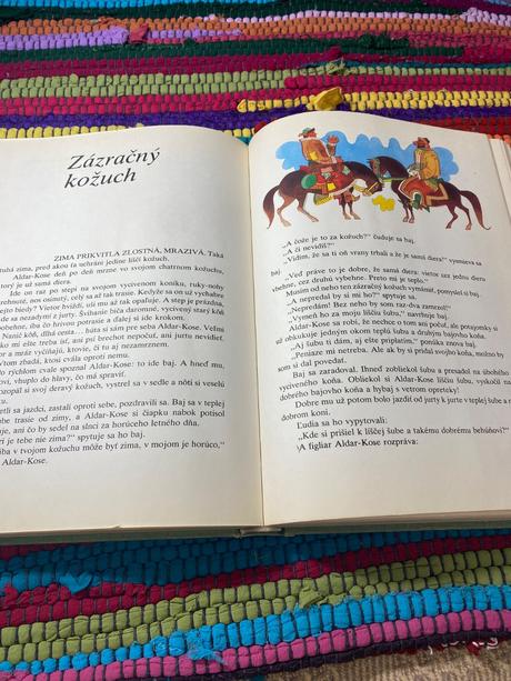 Krásna stará retro kniha krása nevídaná 1979,