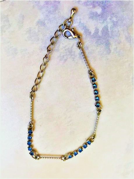 Jemný tenký náramok, 