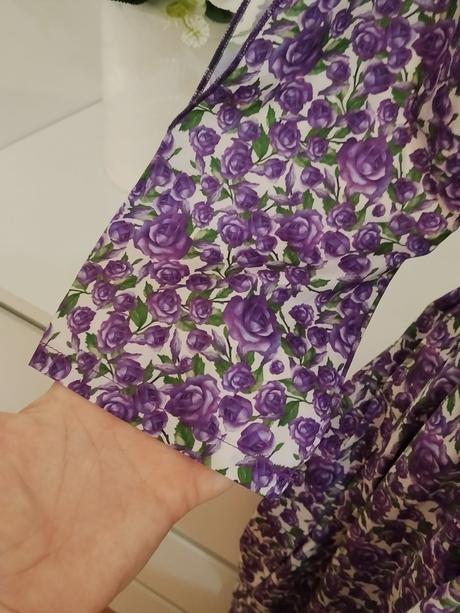 Elegantné šaty s fialovými ružami, l