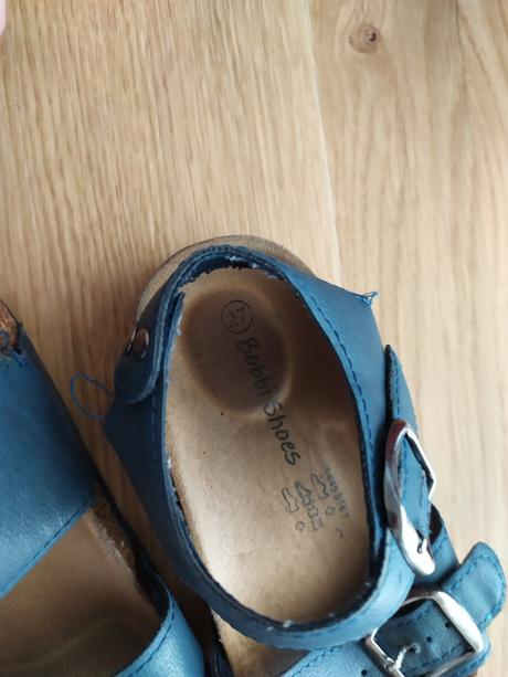 Sandalkove papucky, 27