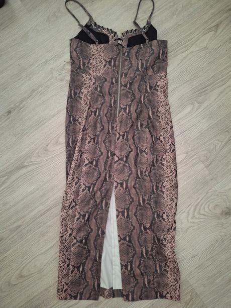 Sexi koženkove šaty, bershka,l