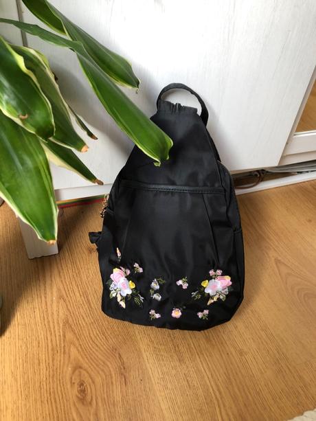 Čierny batoh/ čierny batoh s kvetinkami, zara