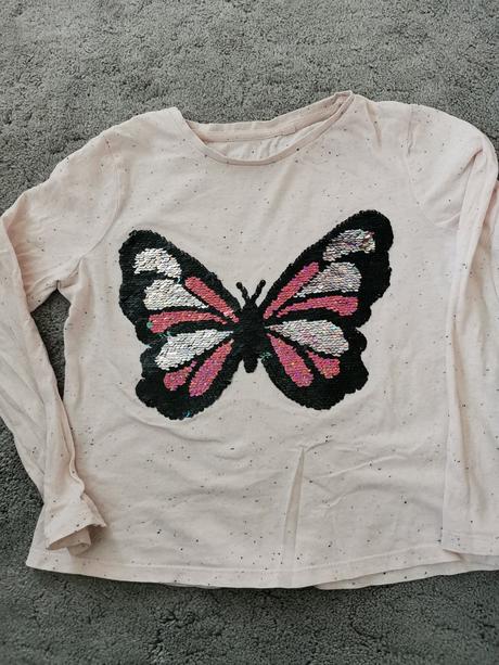 Meniaci sa obrázok na tričku, 122