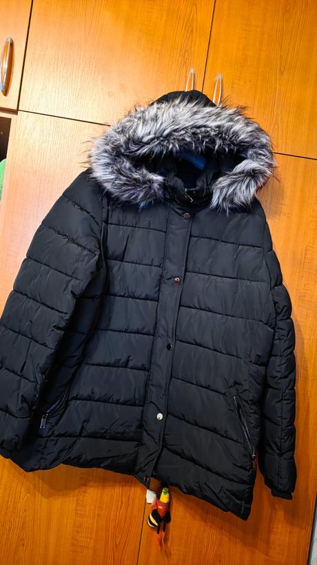 Tepla damska vetrovka48 zn.c&a, c&a,48