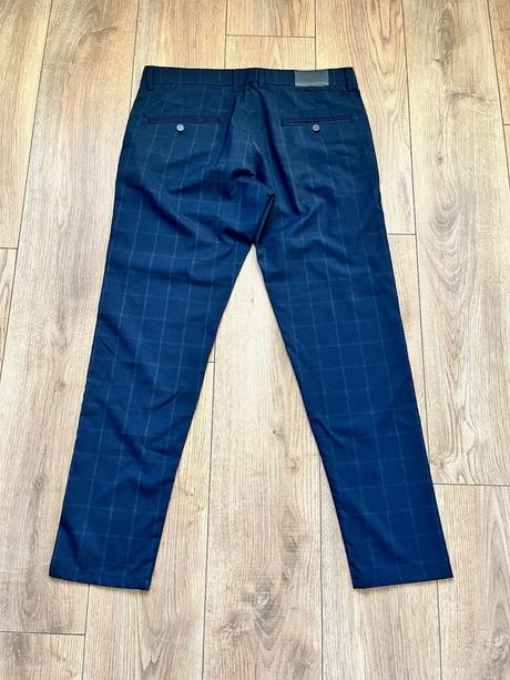 Tmavomodré spoločenské nohavice, l